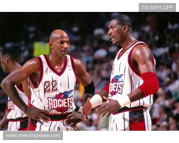 哈基姆·奥拉朱旺：从梦之队到NBA传奇中锋的辉煌与挑战