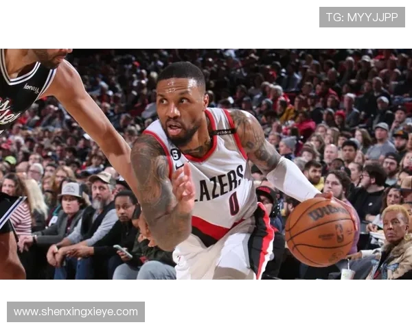 达米安利拉德率队逆袭展现领袖风范引领新赛季豪强格局变化