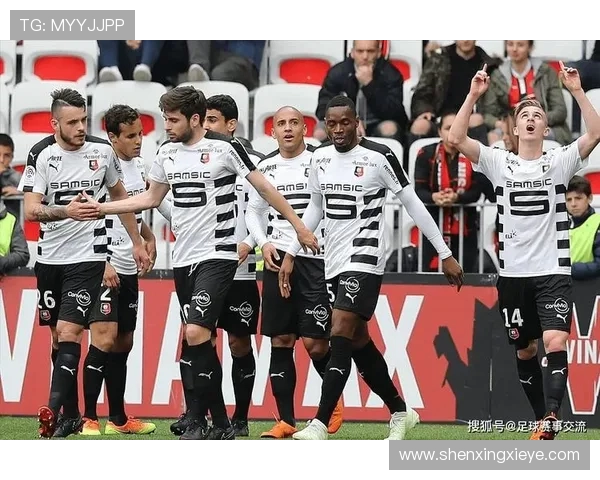 山口雷诺与京都不死的激烈对决展现足球魅力与团队精神