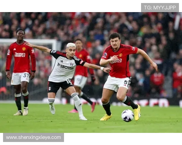 年轻人对曼联精彩对决视频回顾赛场激情与年轻活力的碰撞